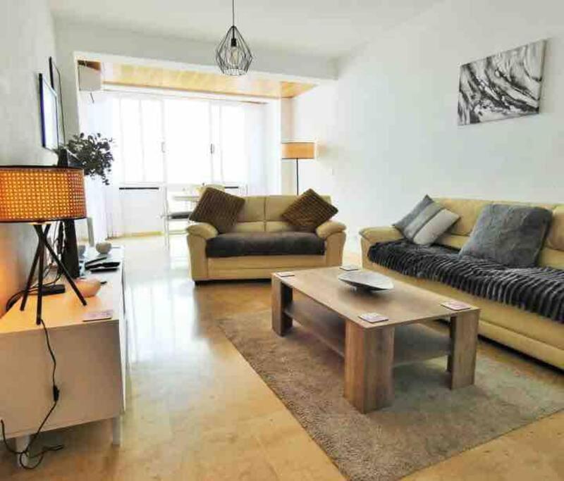 Lovely 2 Bedroom Apartment 2Nd Line To Beach 알비르 외부 사진
