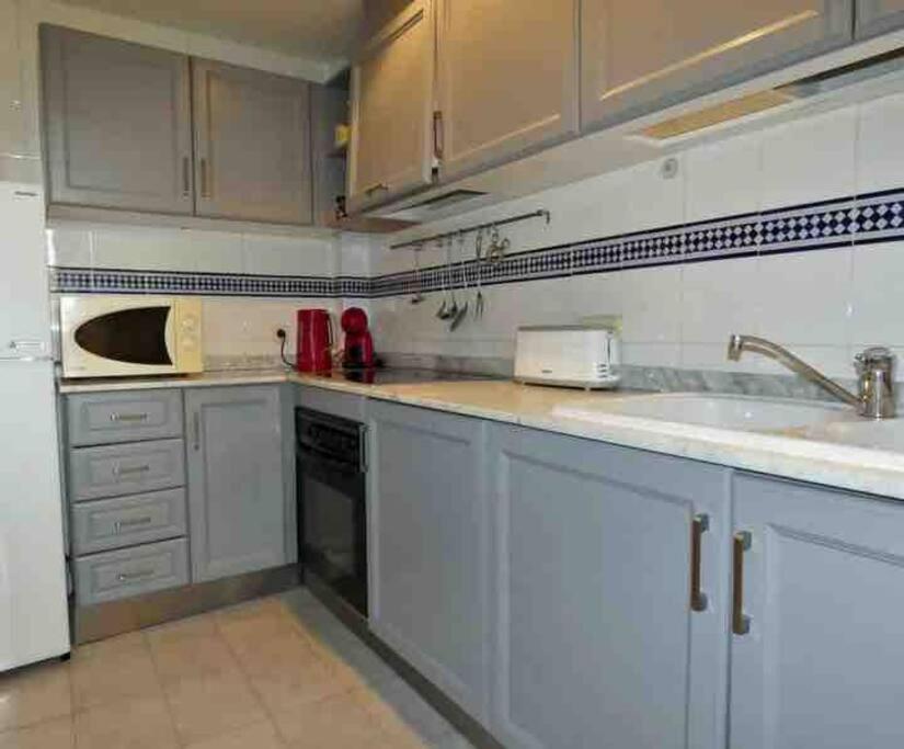 Lovely 2 Bedroom Apartment 2Nd Line To Beach 알비르 외부 사진