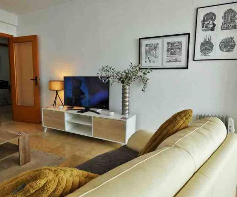 Lovely 2 Bedroom Apartment 2Nd Line To Beach 알비르 외부 사진